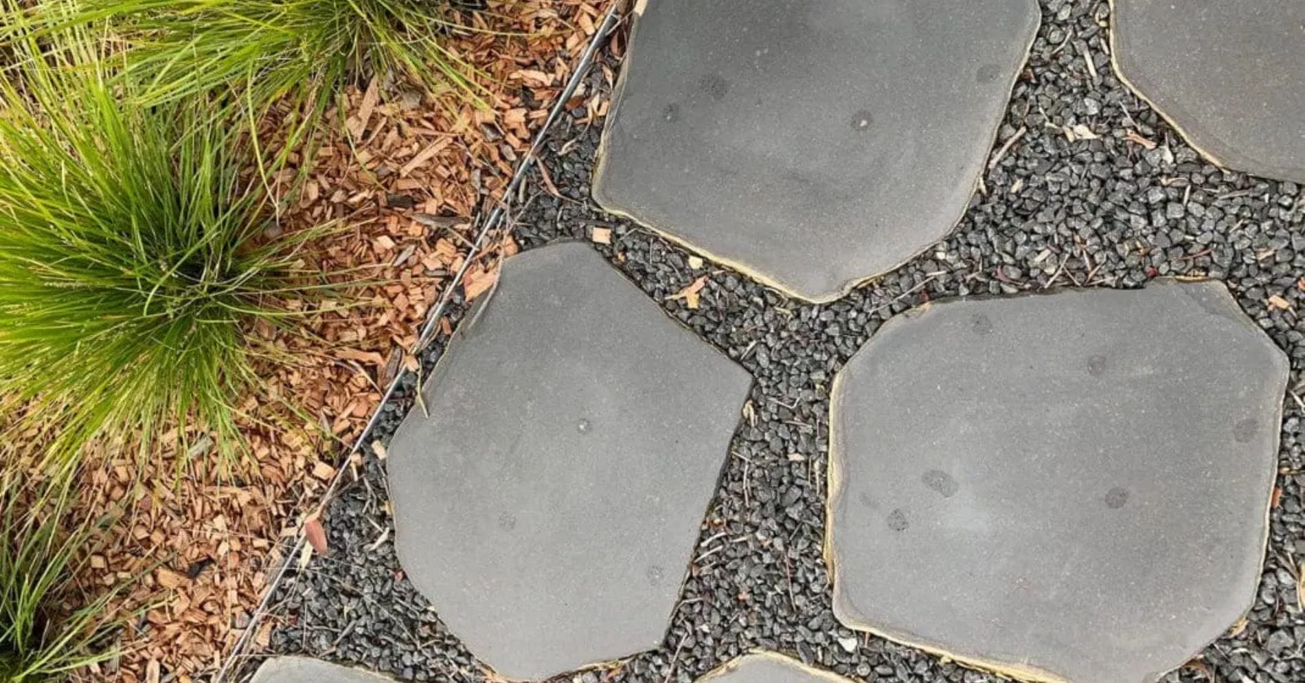 stepping stones - Walkway with grass